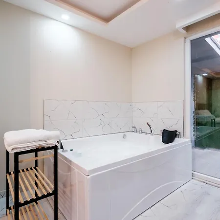 Cozy W Jacuzzi Balcony 5 Min To Taksim